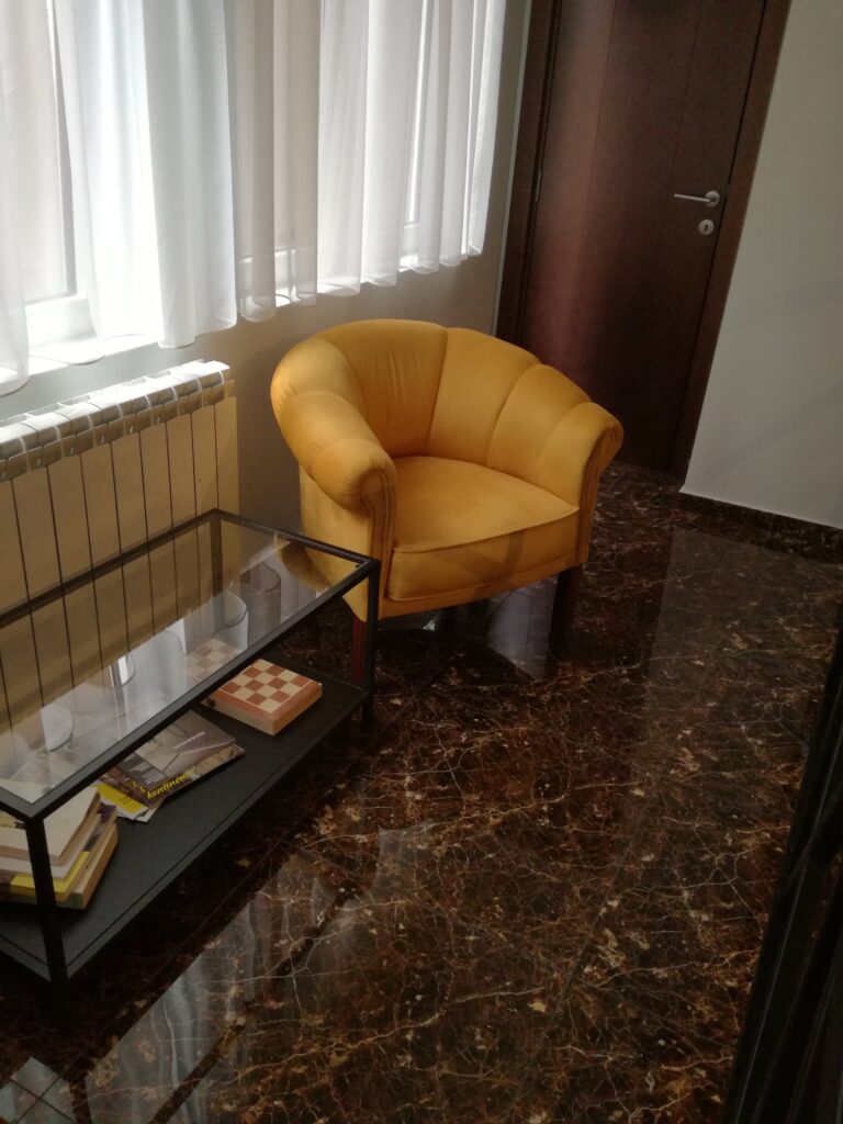 хотелски намештај